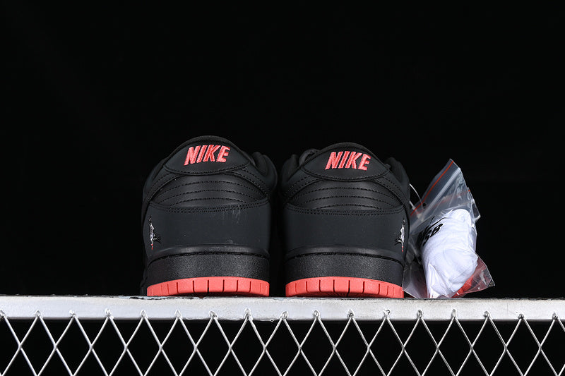 Dunk “Pigeon Black”