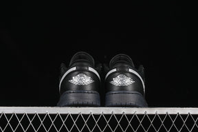 Air Jordan 1 Low “Metalic Silver”