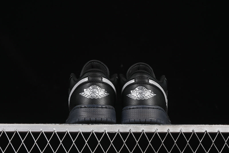 Air Jordan 1 Low “Metalic Silver”
