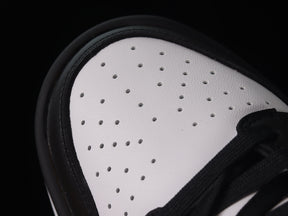 Dunk “Black White”