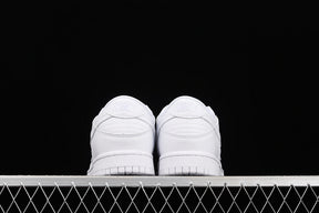 Dunk “Triple White”