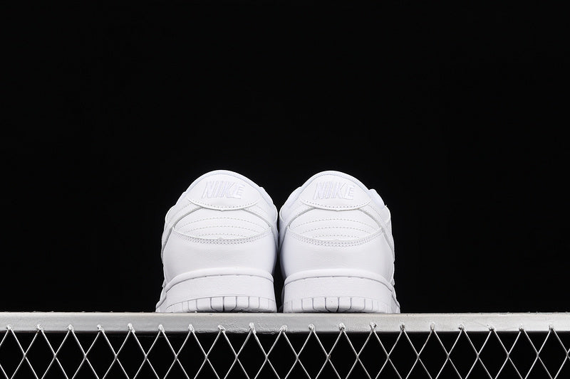 Dunk “Triple White”