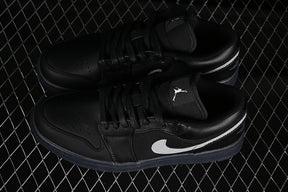 Air Jordan 1 Low “Metalic Silver”