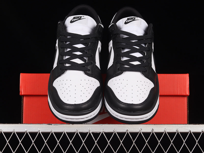 Dunk “Black White”